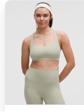 Lululemon Strappy Yoga Bra in Fog Green